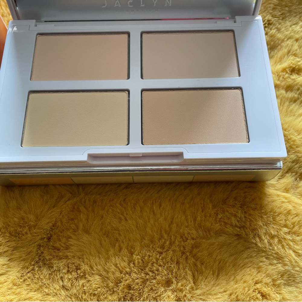 Cosmetics - Picture 3 of 9